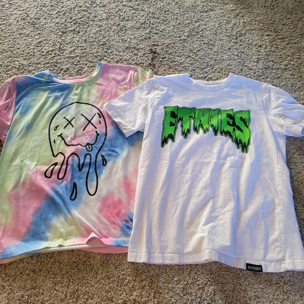 Youth Etnies skate shirt with tie dye shein shirt